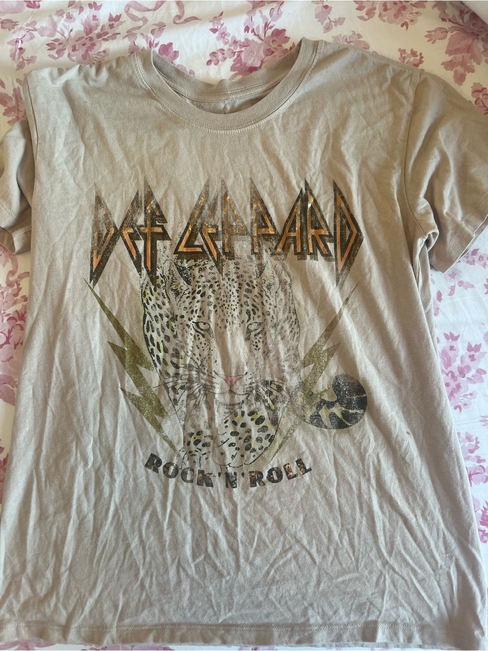 Kids' Def Leppard Beige Graphic Short-Sleeve Tee